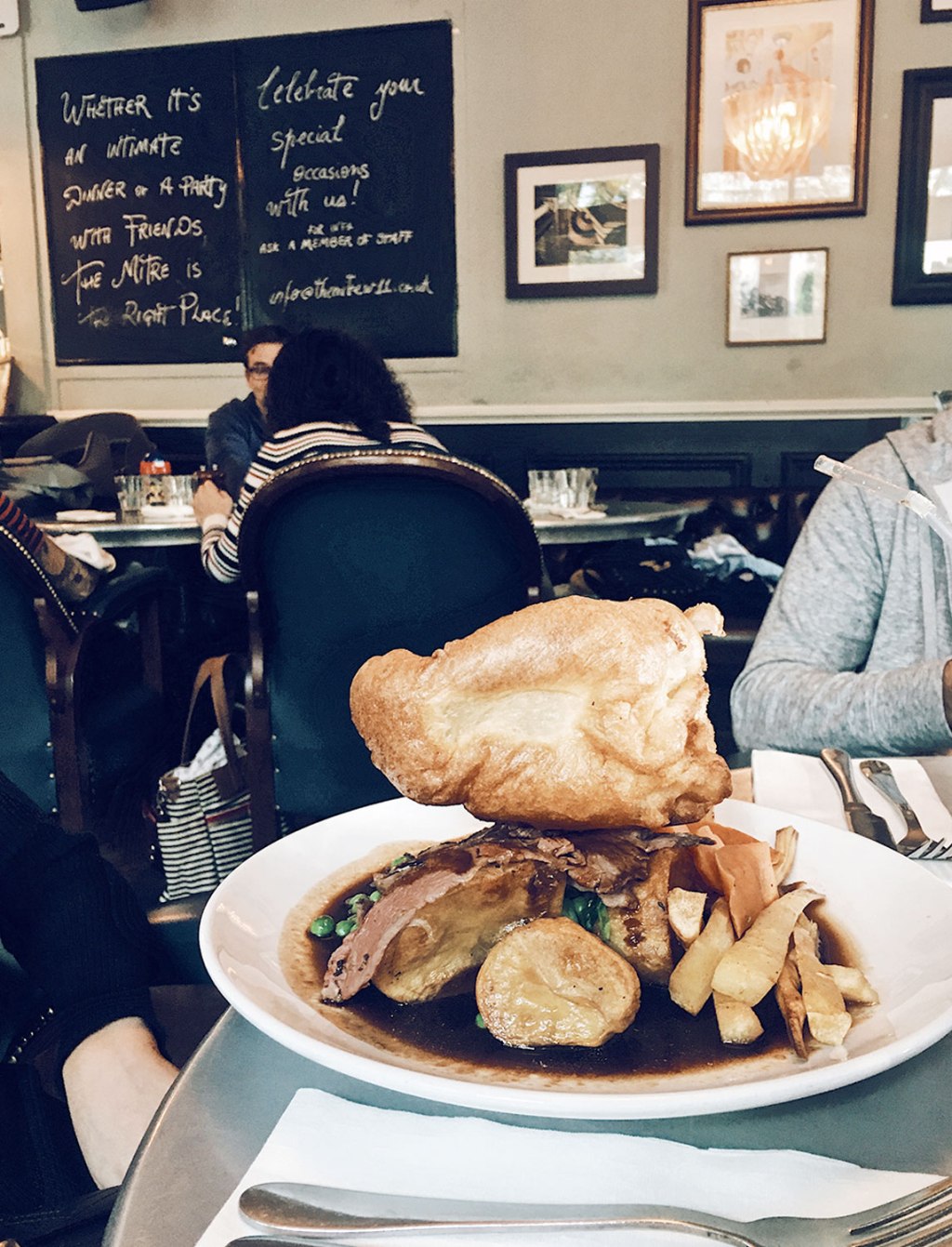 倫敦Sunday Must eat 巨型約克郡布丁配烤牛肉 – The&nbsp;Mitre