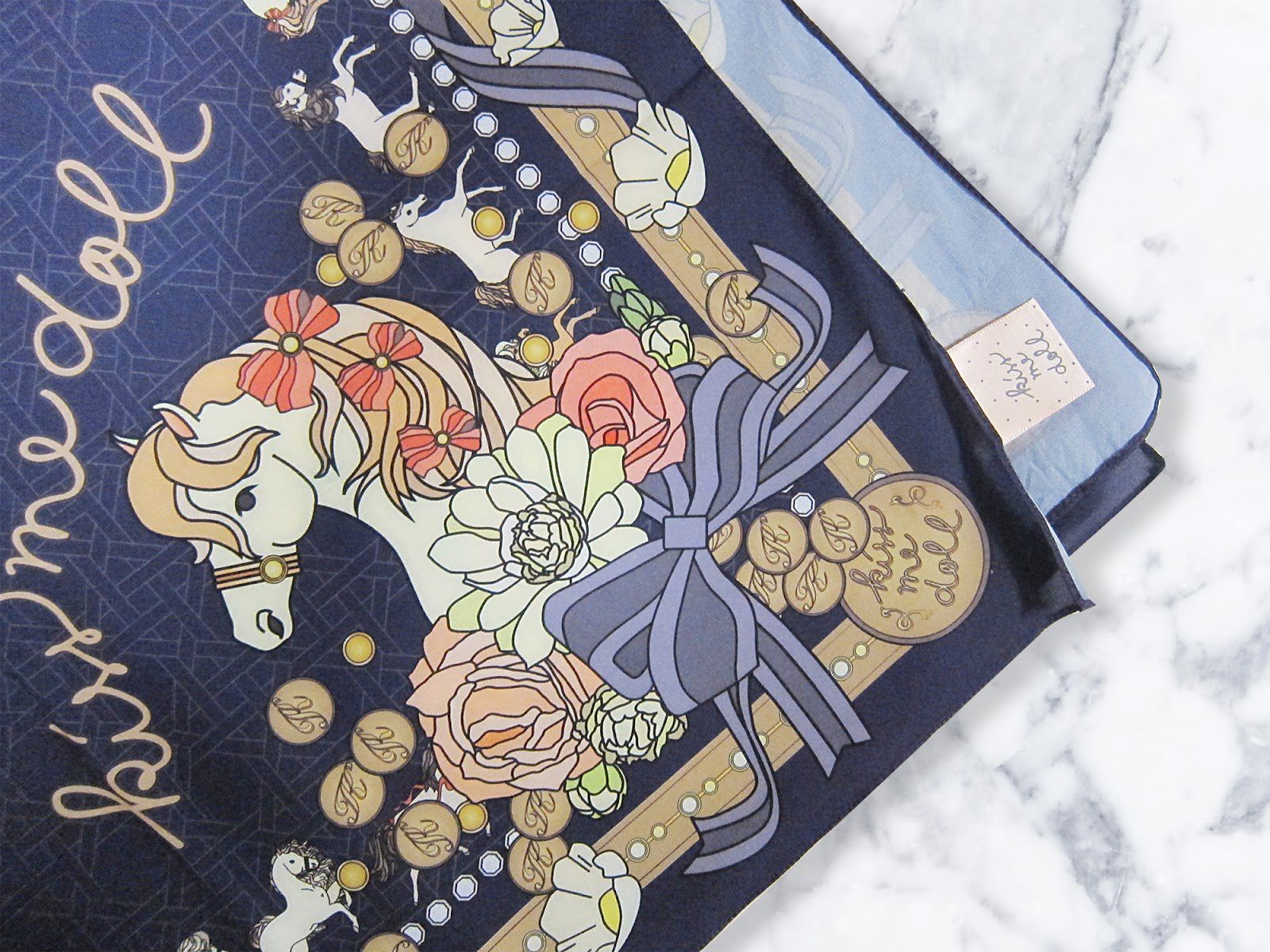 ｜泰國伴手禮｜Kiss Me Doll&nbsp;童趣絲巾・少女心大爆發