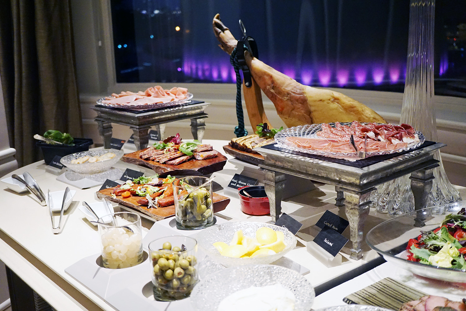 英式場景滿分，食物就⋯⋯普通啦｜The Verandah 自助餐紀錄