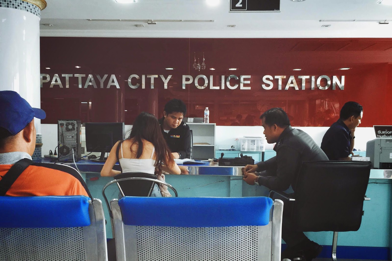 ｜2014年最後一個夏天｜泰國5日4夜小旅行・芭達雅 Pattaya警局小插曲＆少女日常